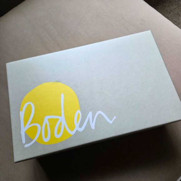 BODEN New In Box Burgundy Red Suede Heels - Picture 3 of 4